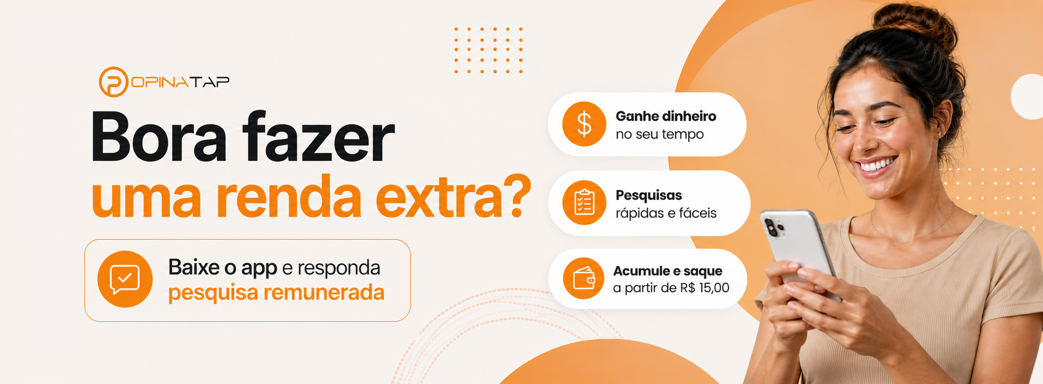 Renda extra flexível com pesquisas remuneradas Mulher respondendo pesquisa online no celular para complementar o salário
